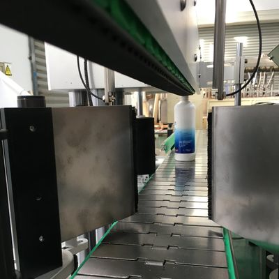 Machine d'étiquetage automatique à deux côtés pour les bouteilles en plastique rondes et carrées